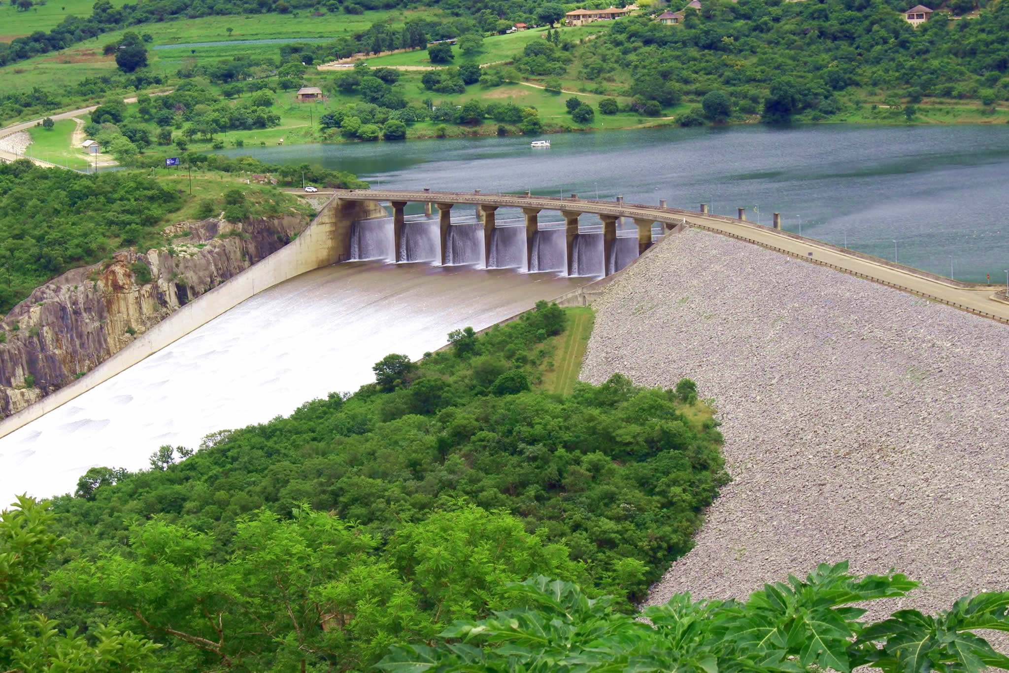Maguga Dam Spilling